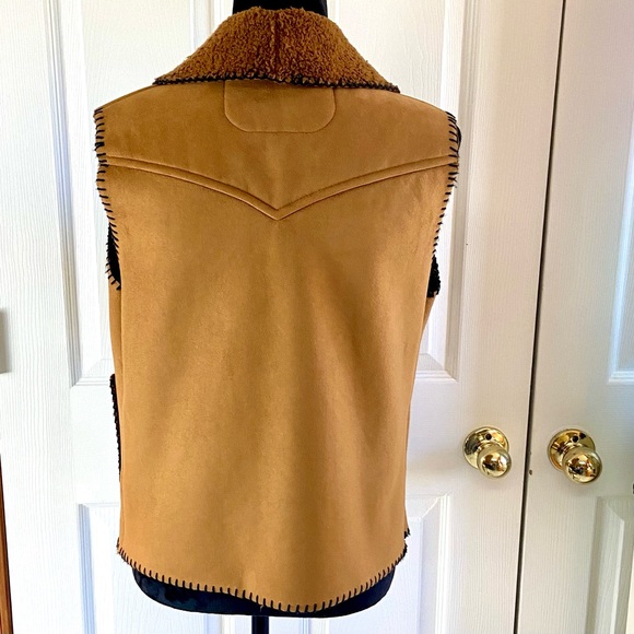 Country Clothing Company Cheyenne Collection Tan Faux Suede Vest - Picture 5 of 16